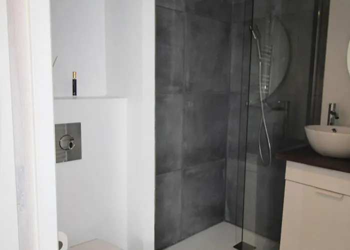 2 Pièces, Calme, Rénové, Balcon Apartamento